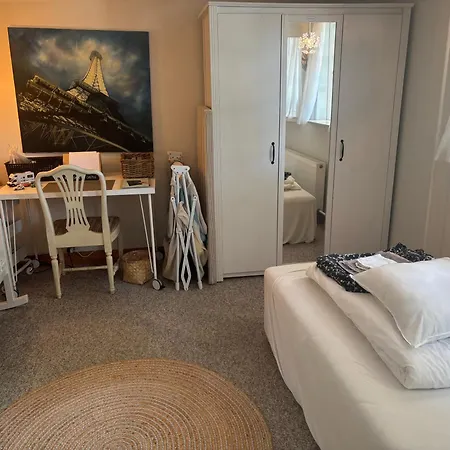 فيلة Troldehuset بوجنسي